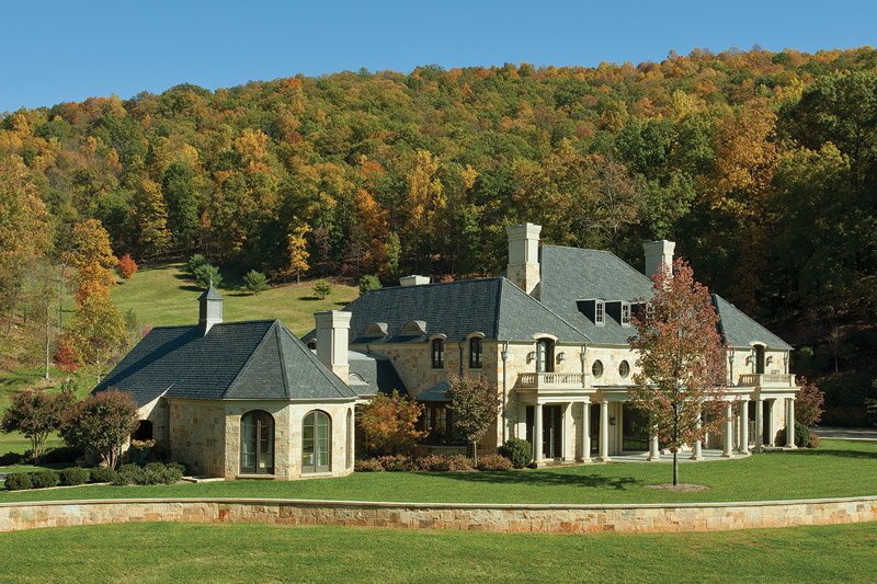 South Bay Quartzite veneer stone, and limestone columns and porches onthe home’s exterior.