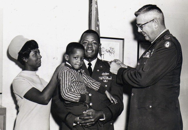 Underwood as a child with his parents.