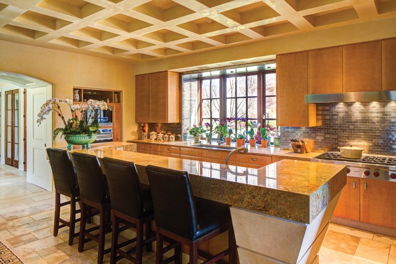 The traditional coffered ceiling in the kitchen is simply detailed in Venetian plaster.